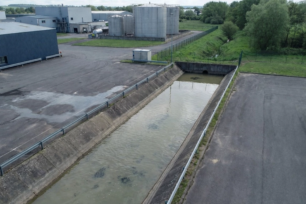 Barrière de rétention anti-pollution pour site ICPE